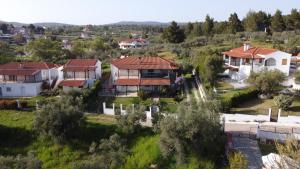 an aerial view of a house in a village at Studio Metamorfosi in Metamorfosi
