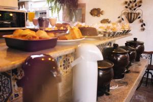 Comida na casa de hóspedes ou em algum lugar perto