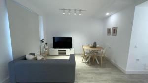 Televízia a/alebo spoločenská miestnosť v ubytovaní Apartamento a 50 metros de la Plaza del Charco, Puerto de la Cruz