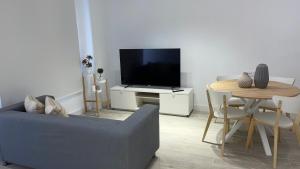 Televízia a/alebo spoločenská miestnosť v ubytovaní Apartamento a 50 metros de la Plaza del Charco, Puerto de la Cruz