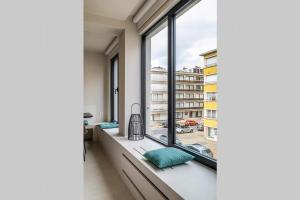 a window seat with a view of a city at - Jacques-Annie - Fully renovated magnificent apt 50m from the beach in Koksijde