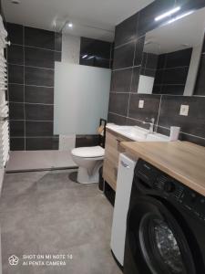 Koupelna v ubytování Appartement Bergerac hyper centre 2-4 personnes + 16 fotografií