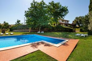 a swimming pool in the yard of a house at Agriturismo Il Poggiolo in Grosseto