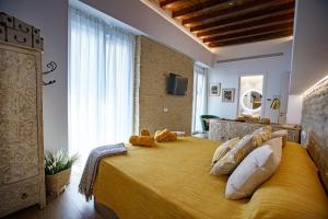 Televízia a/alebo spoločenská miestnosť v ubytovaní Mini hotel in the heart of Sevilla for exclusive usage