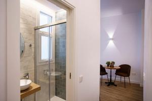 Kúpeľňa v ubytovaní Mini hotel in the heart of Sevilla for exclusive usage + 37 fotografií