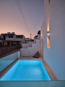 The swimming pool at or close to Etherio Studio IV