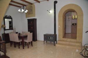 Imagem da galeria de KAMARA traditional house em Soroni