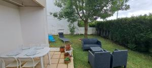 Ogród w obiekcie Appartement lumineux T3 avec jardin privatif à Hendaye - Parking et wif gratuit