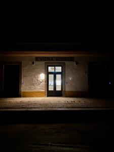an empty building with a door at night at Casas do Apeadeiro in Vimieiro