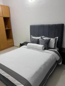 صورة لـ The Zen Loft - 2BR Open Plan Apt W/Pool+Smart Lock في ليكى