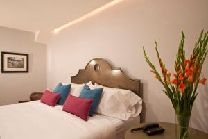 Ένα ή περισσότερα κρεβάτια σε δωμάτιο στο Alta Las Palomas Hotel