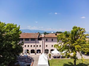 a view of a building with a tent in front of it at Hotel Ristorante Fior in Castelfranco Veneto