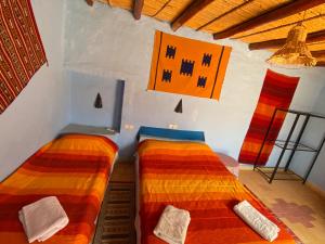 Postel nebo postele na pokoji v ubytování Auberge Kasbah Des Dunes