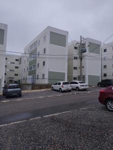 a group of cars parked in front of a building at Apto Charmoso Bosque Heliópolis in Garanhuns