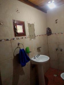 Bathroom sa Cabañas Río Los Nogales