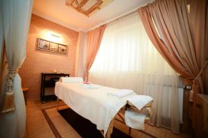 Postel nebo postele na pokoji v ubytování Visak Hotel