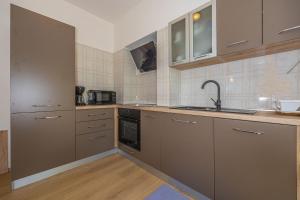 Kuchyňa alebo kuchynka v ubytovaní Apartments Jarmila