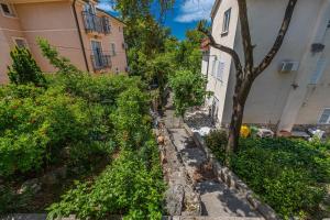 Vonkajšia záhrada v ubytovaní Apartments Jarmila