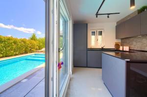 Bazén v ubytování Apartment Siora nebo v jeho okolí