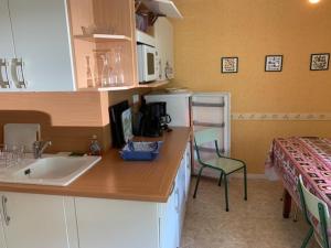 Nhà bếp/bếp nhỏ tại Appartement Mont-Dore, 4 pièces, 6 personnes - FR-1-415-136