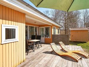 Patio nebo venkovní prostory v ubytování Holiday home Aakirkeby XXIV