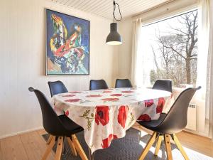 Fotografie z fotogalerie ubytování Holiday home Aakirkeby XXIV v destinaci Vester Sømarken + 16 fotografií