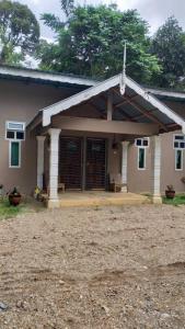 a small house with a large porch with a porch at Anjung Afilia 1 in Kuala Kangsar