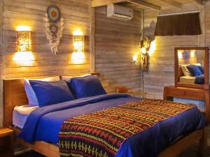 a bedroom with a bed and a mirror at Lembo Lagoon Bungalows in Nusa Lembongan +22 photos