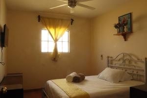 a bedroom with a bed and a window at Casa Dolores in Dolores Hidalgo