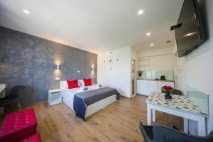 Posteľ alebo postele v izbe v ubytovaní Split Central Luxury Studios