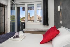 Posteľ alebo postele v izbe v ubytovaní Split Central Luxury Studios