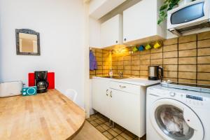 Majoituspaikan CGN Apartments - Deutzer Bruecke keittiö tai keittotila