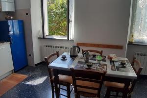 A kitchen or kitchenette at Le ortensie di Villa Vittoria nel verde a pochi minuti di auto dalle spiagge