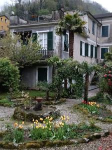 A garden outside Le ortensie di Villa Vittoria nel verde a pochi minuti di auto dalle spiagge