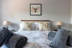 a bedroom with a bed and two lamps at Number 4 in Bishop Auckland