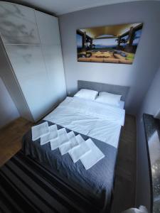 Postel nebo postele na pokoji v ubytování 400 metrow od plazy/400 meters from the beach