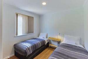 RAC Esperance Holiday Park客房内的一张或多张床位