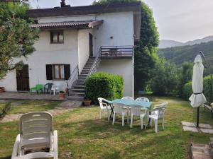 a table and chairs in front of a house at Appartamenti Bice Abetone in Abetone
