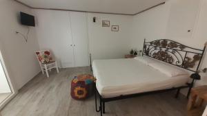 A bed or beds in a room at I Nidi di Colombo