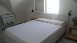 A bed or beds in a room at I Nidi di Colombo
