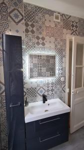 Koupelna v ubytování Résidence Cosy, chambre privée non mitoyenne avec serrure dans un appartement de 50 m carrés + 29 fotografií