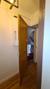 Postel nebo postele na pokoji v ubytování Résidence Cosy, chambre privée non mitoyenne avec serrure dans un appartement de 50 m carrés