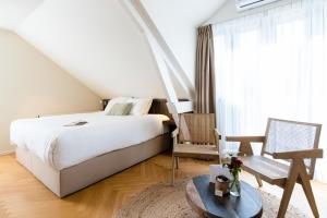 Ein Bett oder Betten in einem Zimmer der Unterkunft Van Heeckeren Hotel