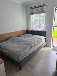 Ένα ή περισσότερα κρεβάτια σε δωμάτιο στο DOM GOŚCINNY ANNA