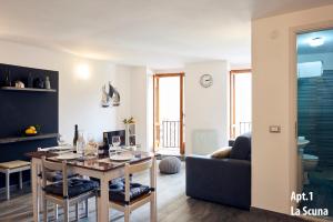 a living room with a table and a couch at La Scuna Apartments in Corniglia