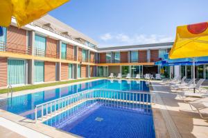 Bazén v ubytování Zeytin Bahcesi Hotel nebo v jeho okolí