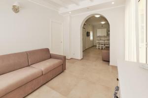 a living room with a couch and a hallway at La Maison De Lulu in Gallipoli