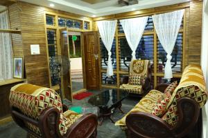 Posezení v ubytování 4 Bed Flat - Sleeps 8 - Pets - Smoking - Parking