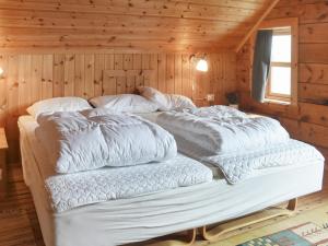 Voodi või voodid majutusasutuse Holiday home Ørskog toas