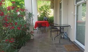 Uma varanda ou terraço em Java apartments - S & J